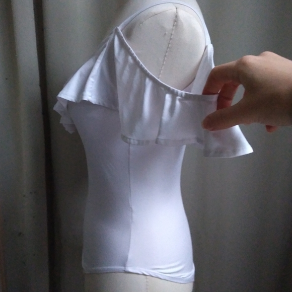 BOGO adorable ruffled white soft spandex body suit - Picture 4 of 8